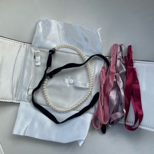 Honors freshwater pearl necklace with ribbon ties